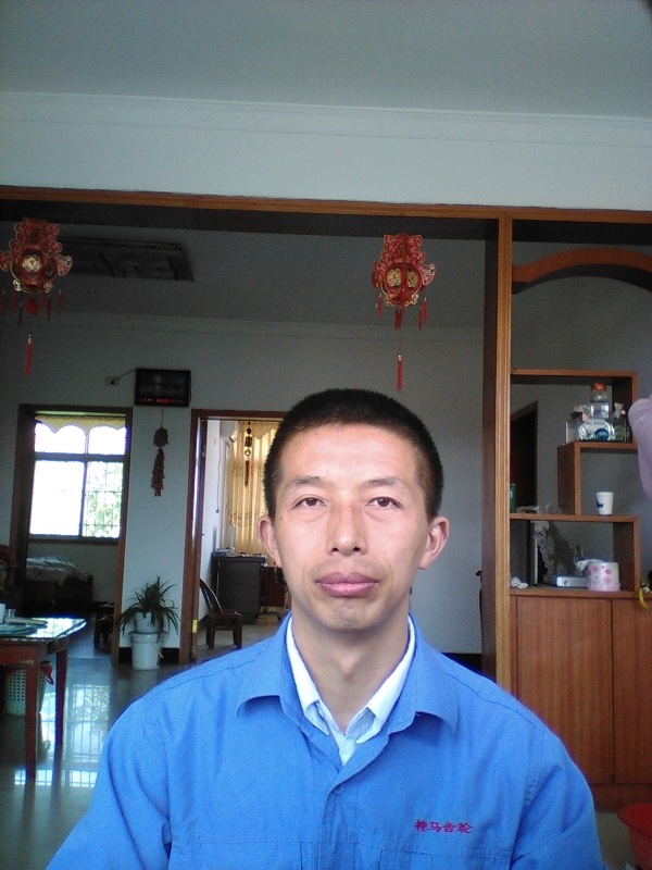 红玫瑰的第一张照片--华安交友网