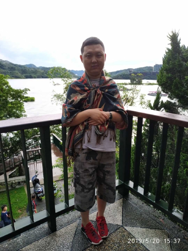 爱情里的俩个人的第一张照片--华安交友网