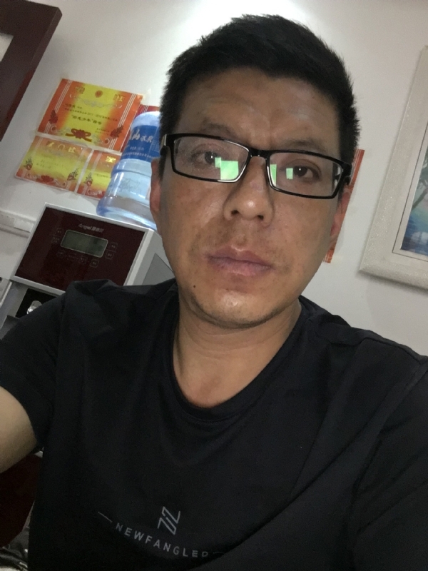 牵手的第三张照片--华安交友网