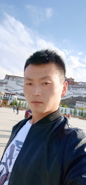 阳光下的小草的第一张照片--华安交友网