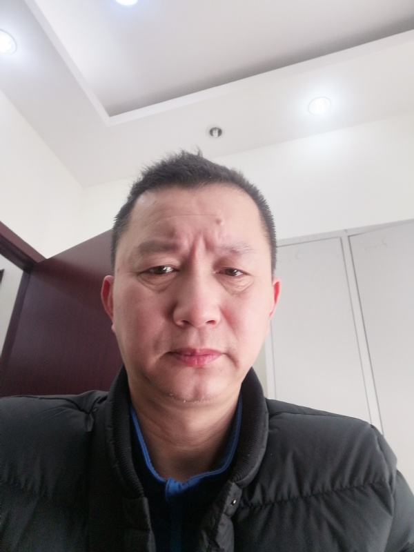 相视而笑的第一张照片--华安交友网