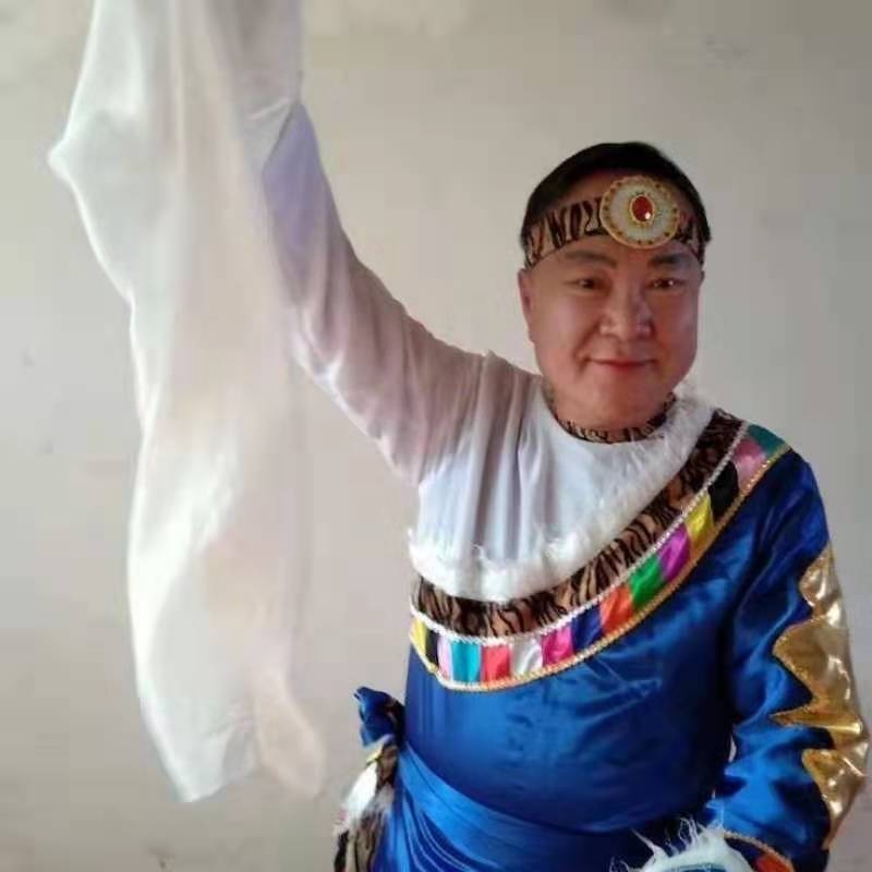 走在冷风中的第一张照片--华安交友网