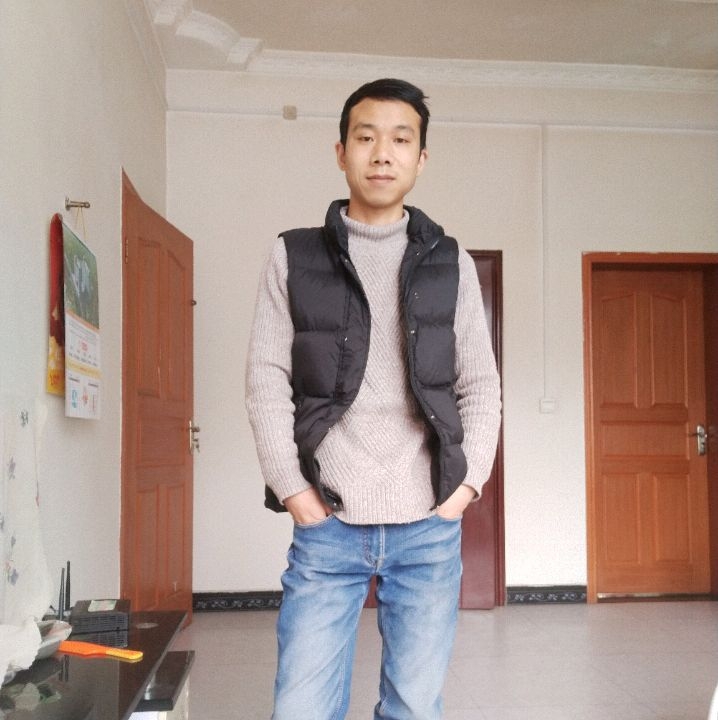 小伙子的第一张照片--华安交友网