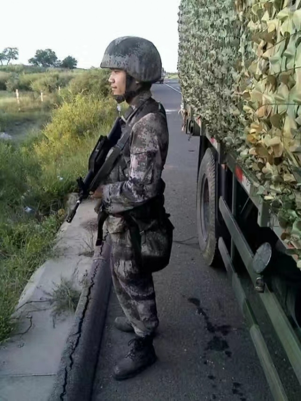 搬砖中的第一张照片--华安交友网