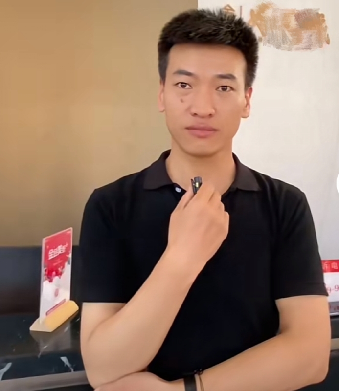 一杯梁白开的第一张照片--华安交友网